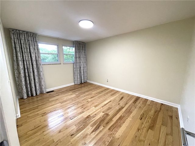 592 Surfside Dr, Plum Boro, PA 15239