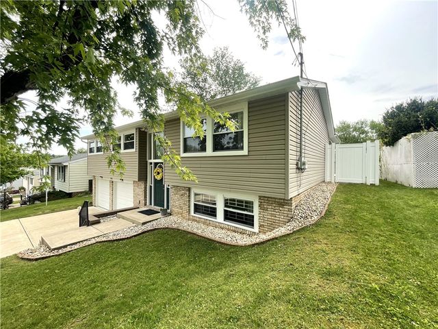 592 Surfside Dr, Plum Boro, PA 15239