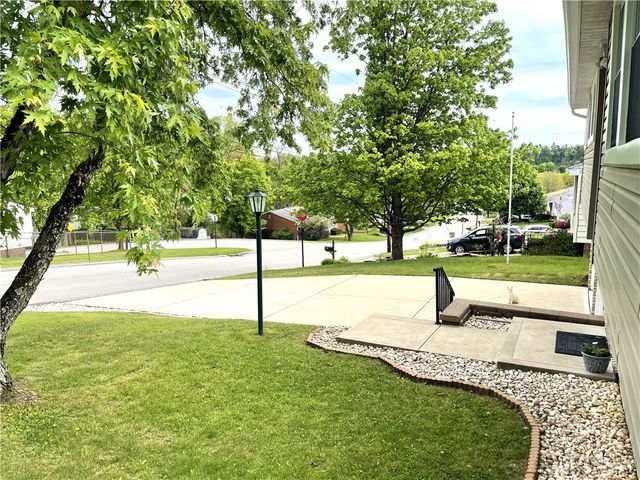 592 Surfside Dr, Plum Boro, PA 15239