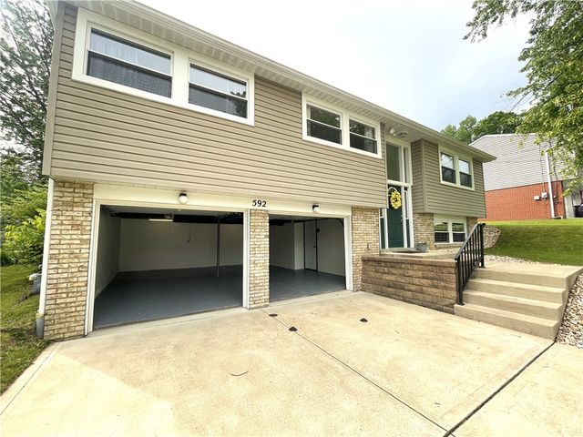592 Surfside Dr, Plum Boro, PA 15239