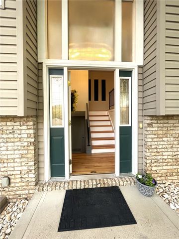 592 Surfside Dr, Plum Boro, PA 15239