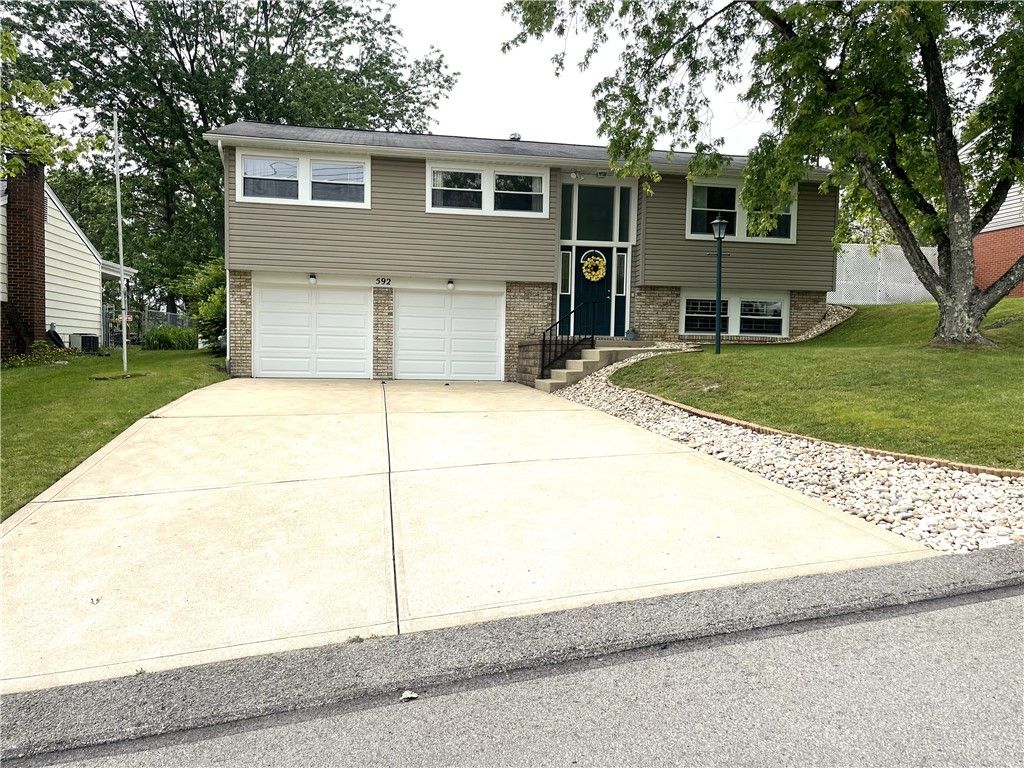 592 Surfside Dr, Plum Boro, PA 15239