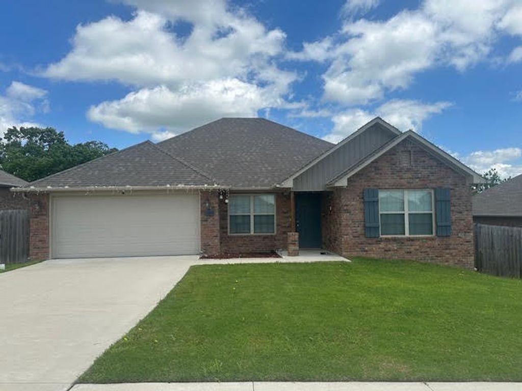 1008 Brook Street, Gentry, AR 72734
