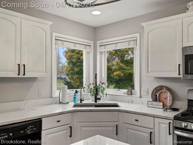 6707 Forest Pointe Boulevard, Davisburg, MI 48350