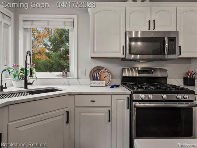 6707 Forest Pointe Boulevard, Davisburg, MI 48350