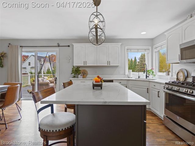 6707 Forest Pointe Boulevard, Davisburg, MI 48350