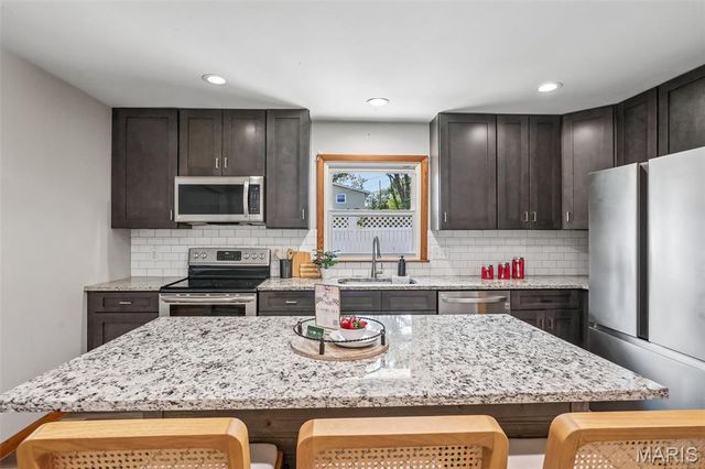 1 Elmwood Court, St Charles, MO 63301
