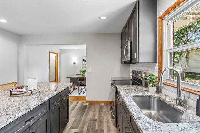 1 Elmwood Court, St Charles, MO 63301