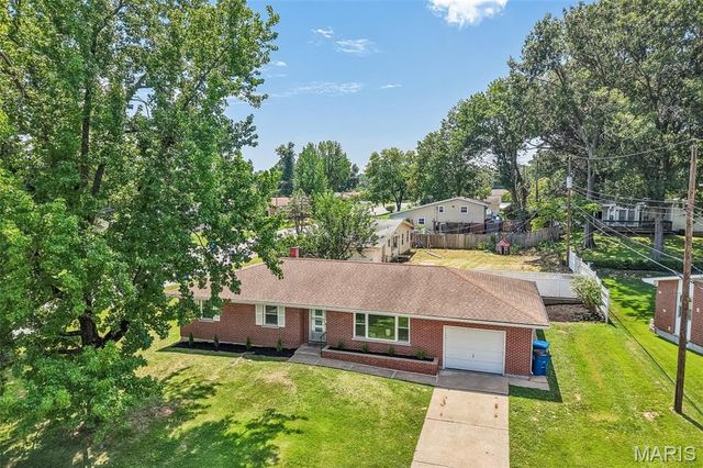 1 Elmwood Court, St Charles, MO 63301