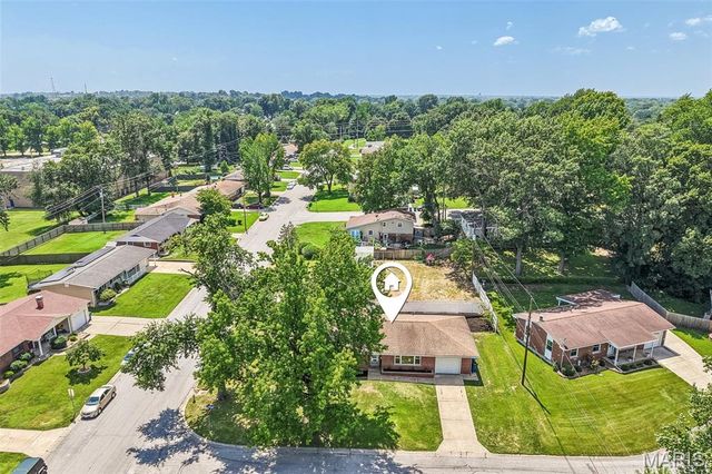 1 Elmwood Court, St Charles, MO 63301