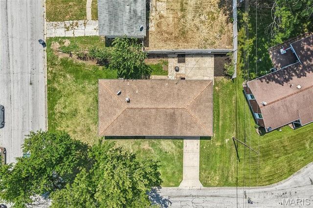 1 Elmwood Court, St Charles, MO 63301