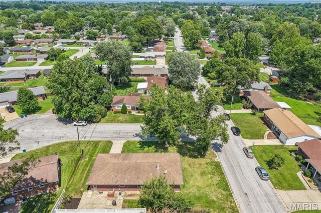 1 Elmwood Court, St Charles, MO 63301