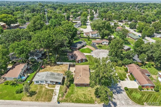 1 Elmwood Court, St Charles, MO 63301