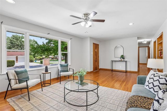 1 Elmwood Court, St Charles, MO 63301