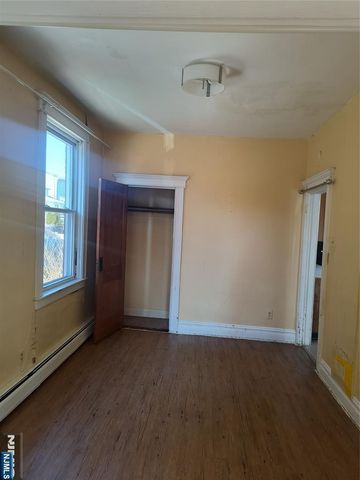 17 Laird Place, Cliffside Park, NJ 07010