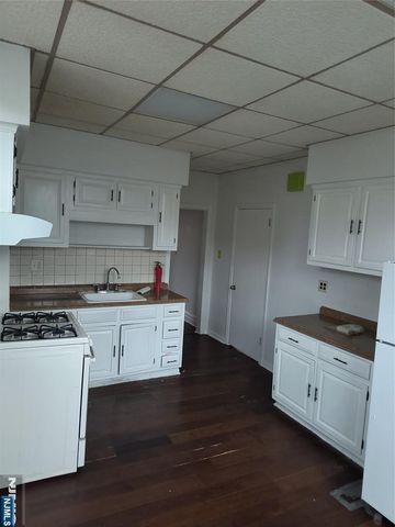 17 Laird Place, Cliffside Park, NJ 07010