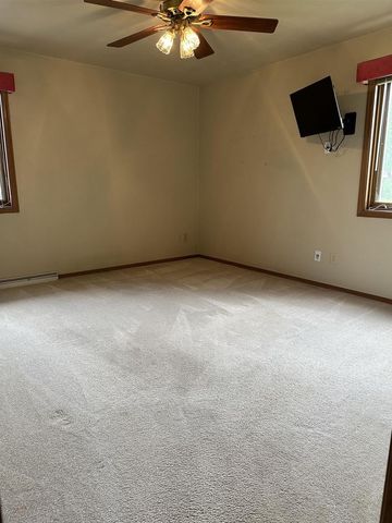 1429 RIDGEWAY DRIVE, Neenah, WI 54956