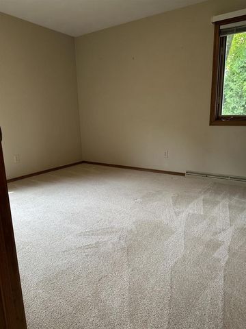 1429 RIDGEWAY DRIVE, Neenah, WI 54956