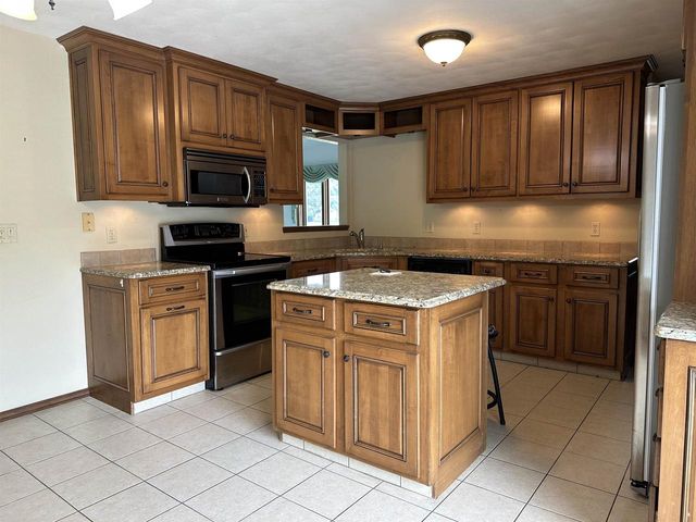 1429 RIDGEWAY DRIVE, Neenah, WI 54956
