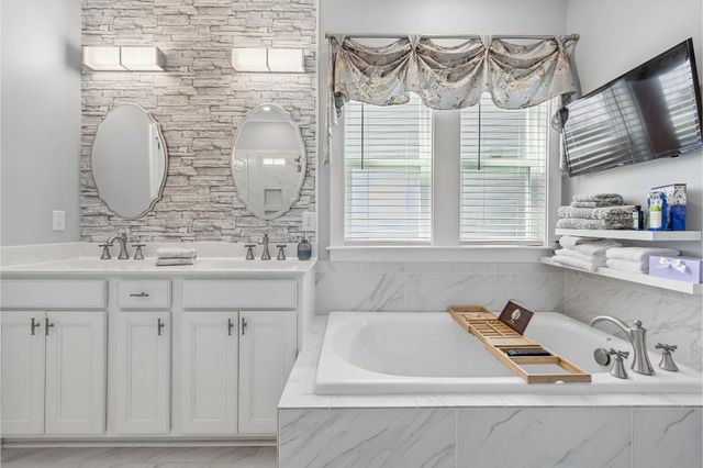 132 Newbury Dr, White House, TN 37188