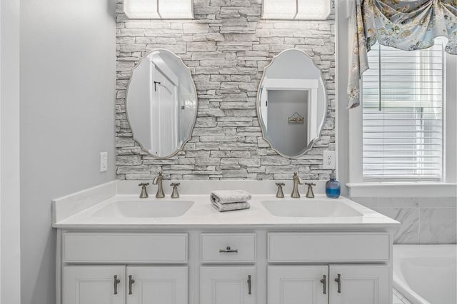132 Newbury Dr, White House, TN 37188