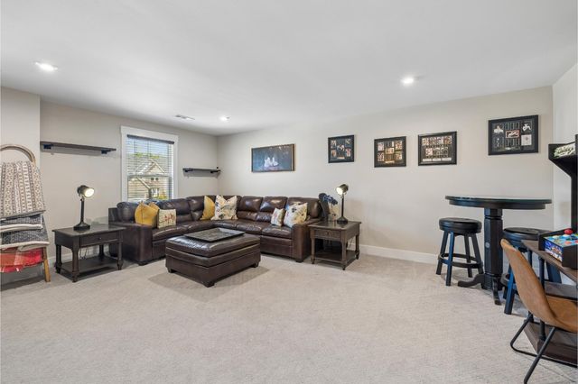 132 Newbury Dr, White House, TN 37188