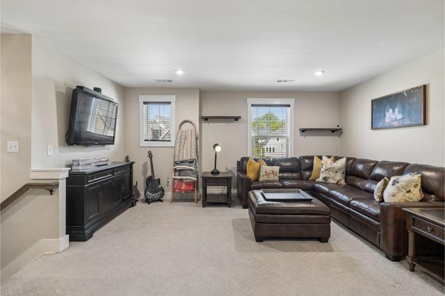 132 Newbury Dr, White House, TN 37188