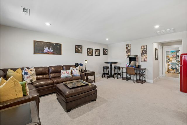 132 Newbury Dr, White House, TN 37188