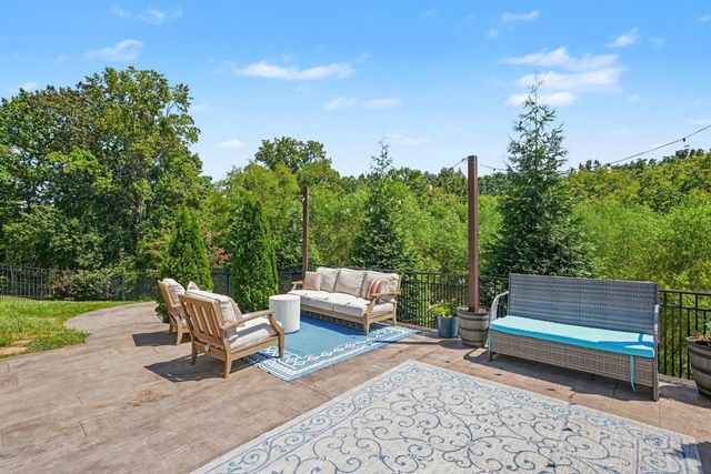 132 Newbury Dr, White House, TN 37188