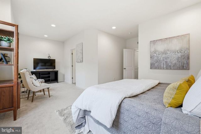 9193 CENTRAL GREEN ST, Lorton, VA 22079