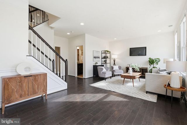 9193 CENTRAL GREEN ST, Lorton, VA 22079