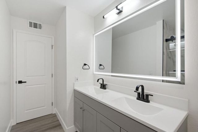 1458 Hudson Street 302, Redwood City, CA 94061