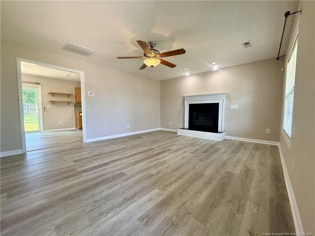81 Essex Court W, Sanford, NC 27332