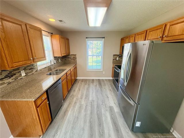 81 Essex Court W, Sanford, NC 27332