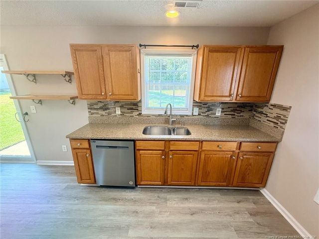 81 Essex Court W, Sanford, NC 27332