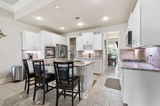 9823 Oaklawn Drive, Mont Belvieu, TX 77523