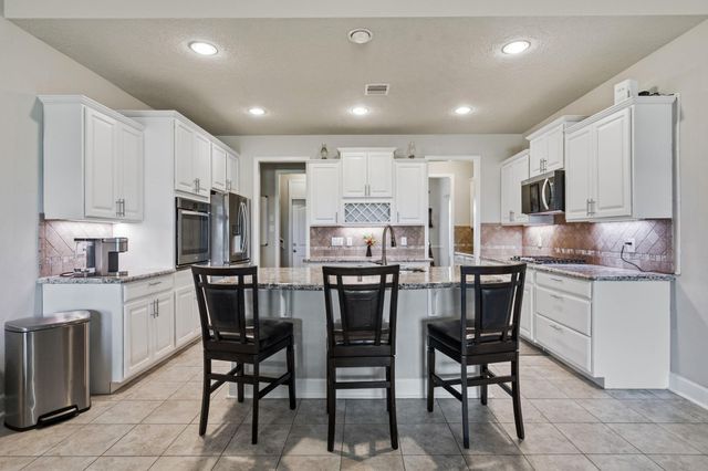 9823 Oaklawn Drive, Mont Belvieu, TX 77523