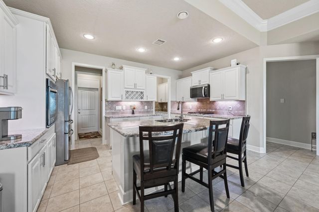 9823 Oaklawn Drive, Mont Belvieu, TX 77523