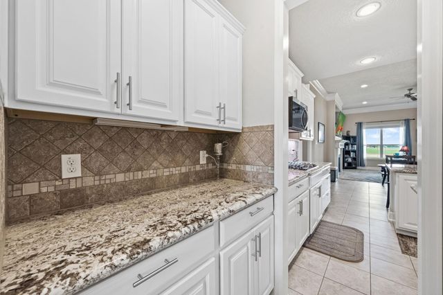 9823 Oaklawn Drive, Mont Belvieu, TX 77523