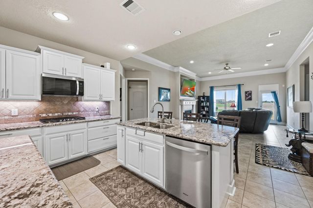 9823 Oaklawn Drive, Mont Belvieu, TX 77523