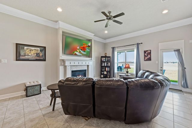 9823 Oaklawn Drive, Mont Belvieu, TX 77523