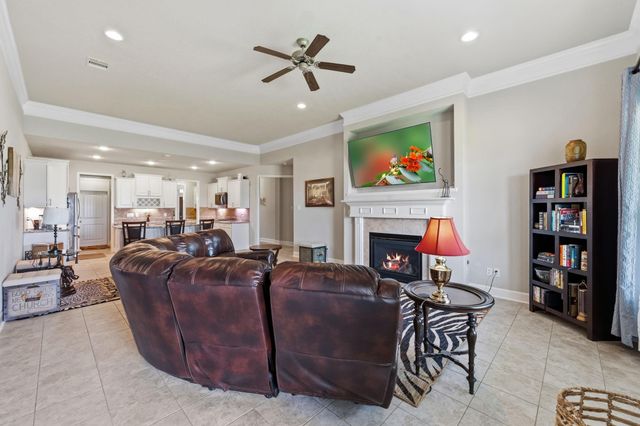 9823 Oaklawn Drive, Mont Belvieu, TX 77523