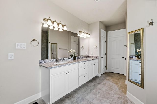 9823 Oaklawn Drive, Mont Belvieu, TX 77523