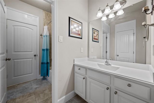 9823 Oaklawn Drive, Mont Belvieu, TX 77523