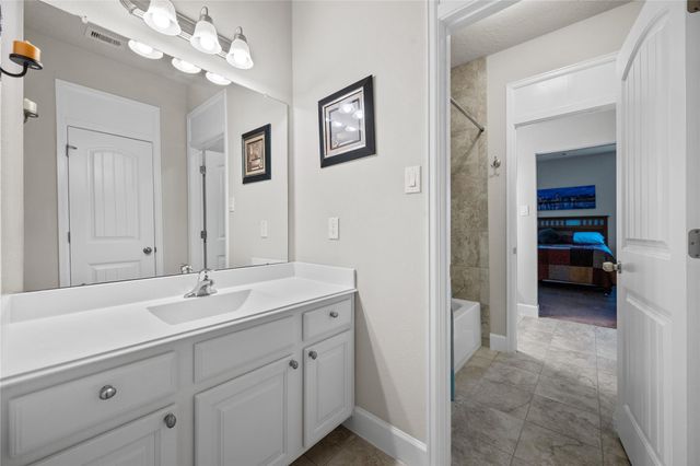 9823 Oaklawn Drive, Mont Belvieu, TX 77523