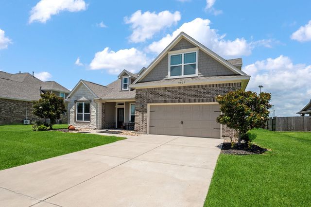 9823 Oaklawn Drive, Mont Belvieu, TX 77523