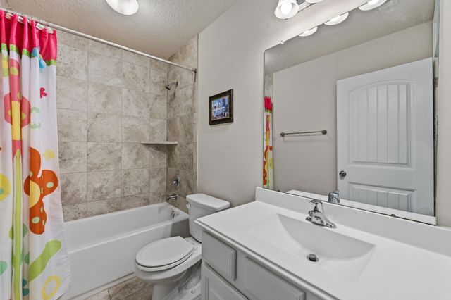 9823 Oaklawn Drive, Mont Belvieu, TX 77523