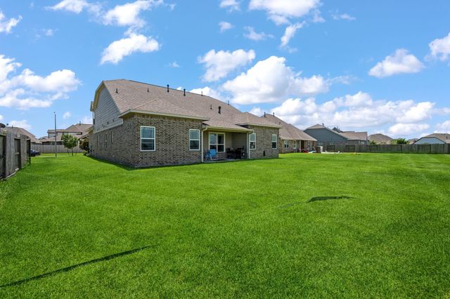 9823 Oaklawn Drive, Mont Belvieu, TX 77523
