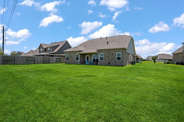 9823 Oaklawn Drive, Mont Belvieu, TX 77523