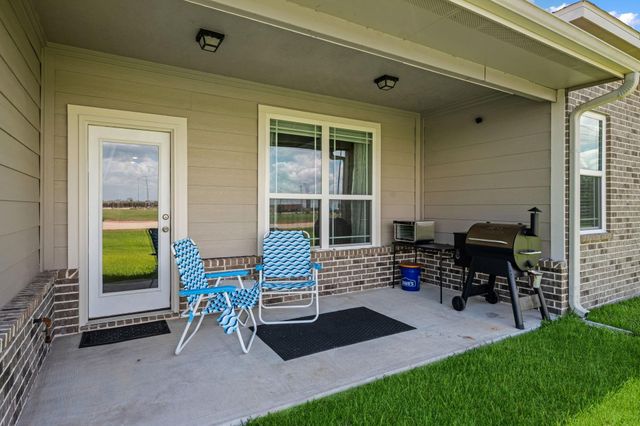 9823 Oaklawn Drive, Mont Belvieu, TX 77523